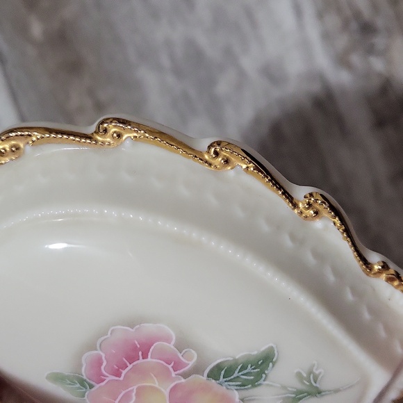 Vintage Porcelain Heart Musical Trinket Box - Picture 7 of 10